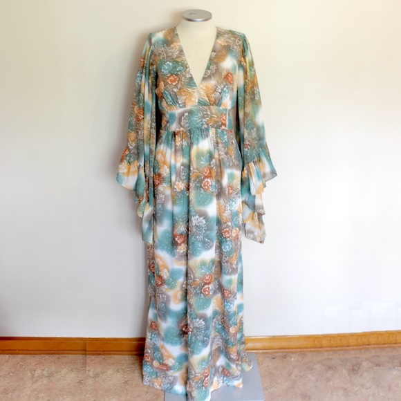 Vintage Dresses & Skirts - VINTAGE 1970s Flutter Sleeve Floral Prairie Dress